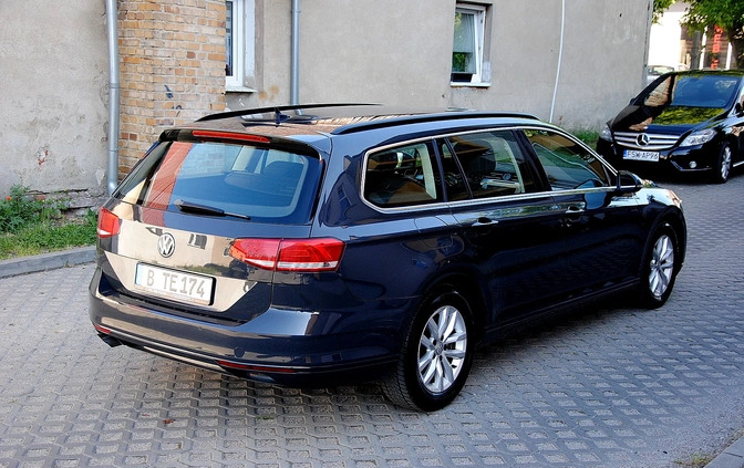 Volkswagen Passat cena 52900 przebieg: 228000, rok produkcji 2015 z Lidzbark małe 67